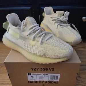 Yeezy Boost V2 (Size US5)